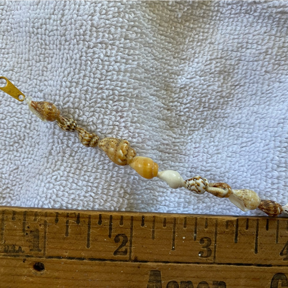 Unique SeaShell Bracelet - Picture 3 of 6